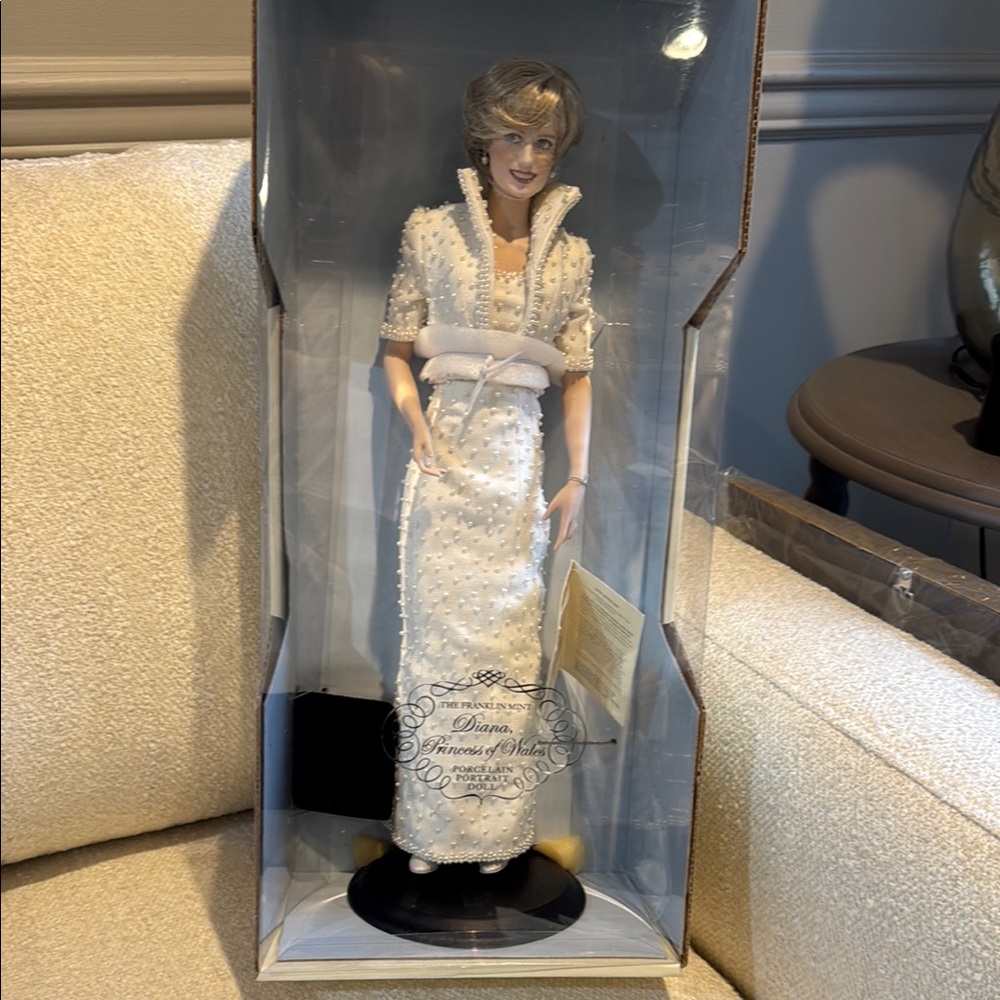 Princess Diana porcelain Elegant White Collectible Doll